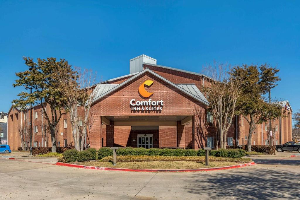 Comfort Inn & Suites North Dallas-Addison Main image 1